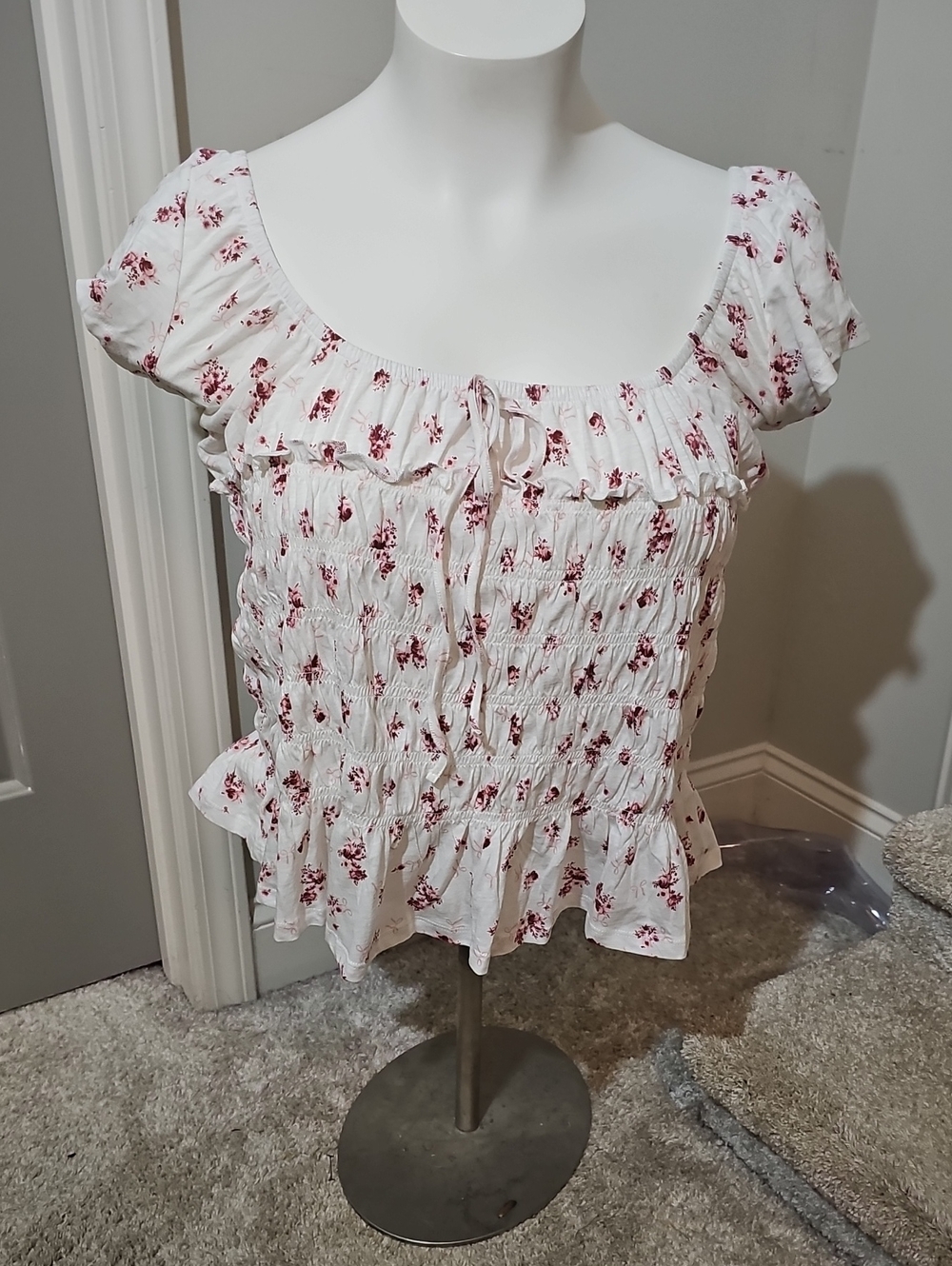 Torrid Lovesick White Floral Smocked Peplum Crop Top with Red Rose Print
